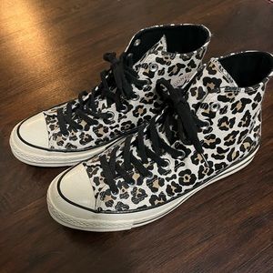 Leopard print Converse